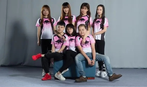 iw战队女选手：玻璃房里的荆棘玫瑰